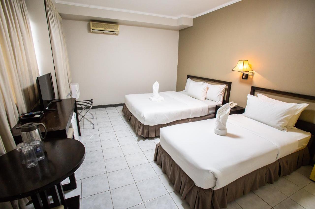 Northwest Inn Bacolod Dış mekan fotoğraf